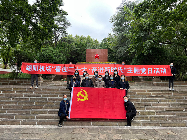 第一、第十三、第十七黨支部聯(lián)合開展“喜迎二十大·奮進(jìn)新時(shí)代”主題黨日活動(dòng).jpg