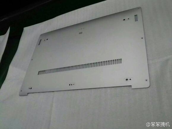 小米筆記本？看樣子面板是鋁模具